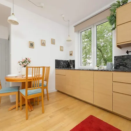 Bright Andersa Near Ogrod Krasinskich And Old Town By Renters *